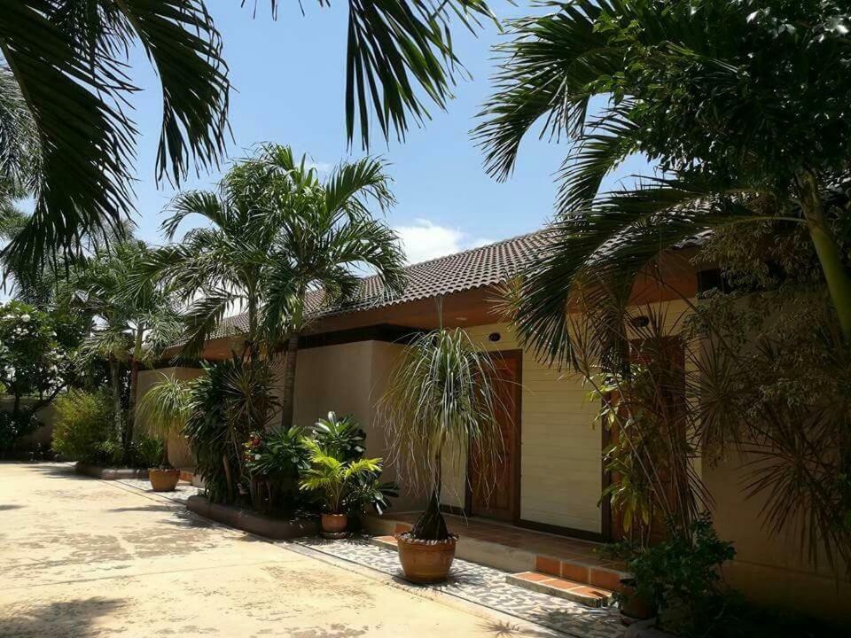 Pluluang Mansion Hotel U Thong Exterior photo